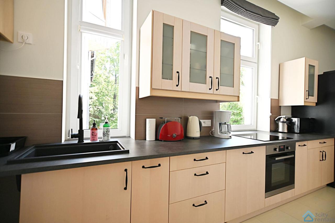 Beige And Red 3City Studio In Sopot With Outdoor Parking By Noclegi Renters Bagian luar foto